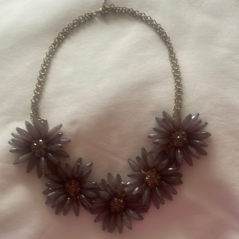 A very beautiful necklace, made of amethyst exhaust stones flavors